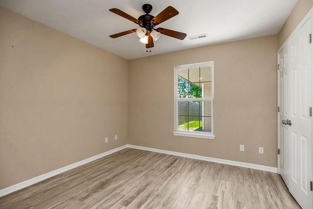 2210 E Sycamore Street, Tonganoxie, KS 66086