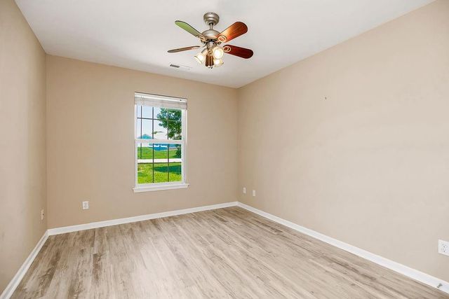 2210 E Sycamore Street, Tonganoxie, KS 66086