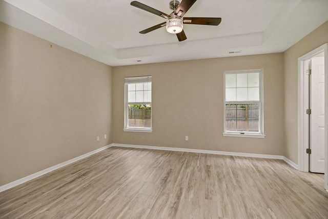 2210 E Sycamore Street, Tonganoxie, KS 66086