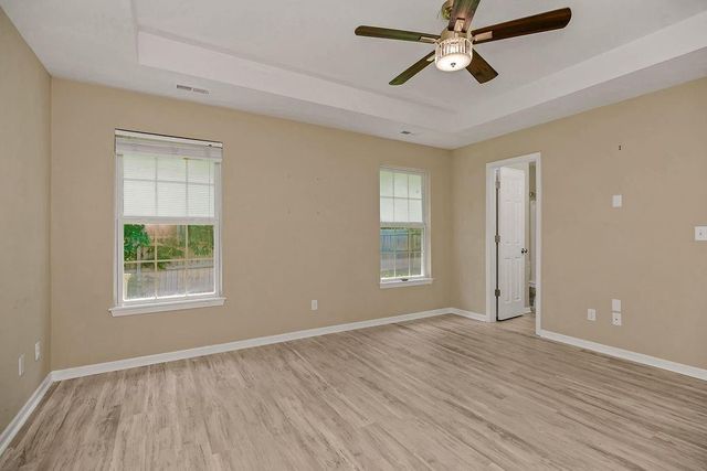 2210 E Sycamore Street, Tonganoxie, KS 66086