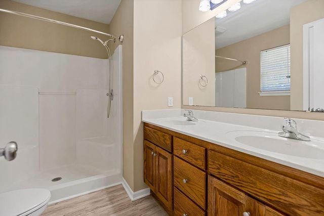 2210 E Sycamore Street, Tonganoxie, KS 66086