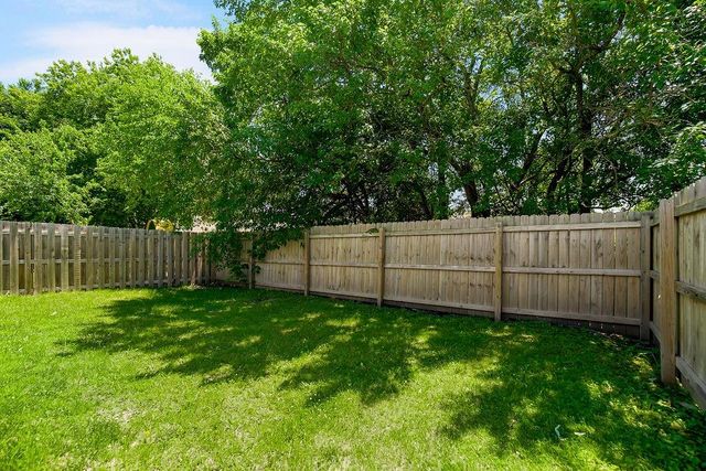 2210 E Sycamore Street, Tonganoxie, KS 66086