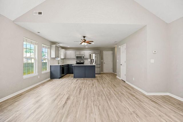 2210 E Sycamore Street, Tonganoxie, KS 66086