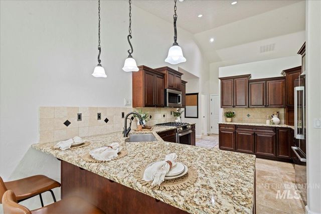 8008 E Borealis Drive, Nampa, ID 83687