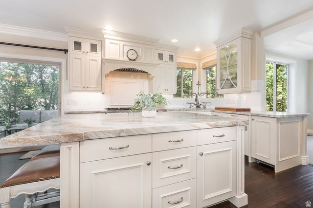 1095 E MARIWOOD CIR, North Salt Lake, UT 84054