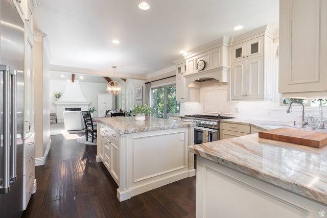 1095 E MARIWOOD CIR, North Salt Lake, UT 84054