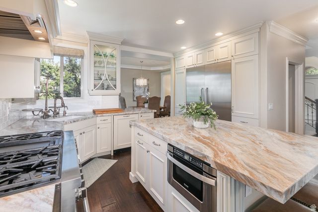 1095 E MARIWOOD CIR, North Salt Lake, UT 84054