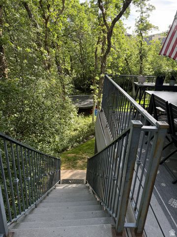 1095 E MARIWOOD CIR, North Salt Lake, UT 84054