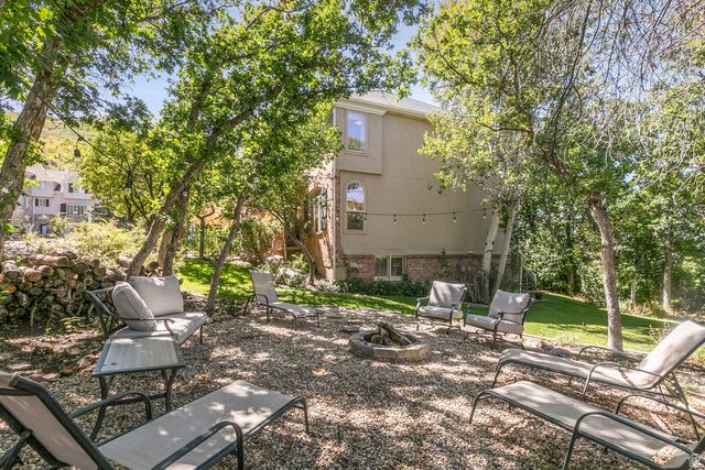 1095 E MARIWOOD CIR, North Salt Lake, UT 84054