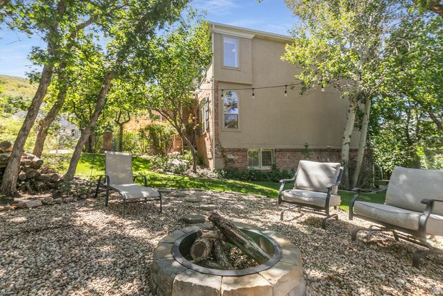 1095 E MARIWOOD CIR, North Salt Lake, UT 84054