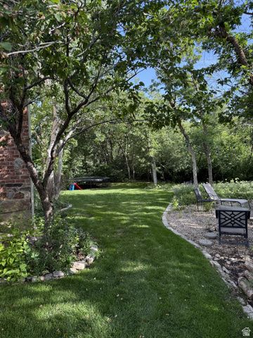 1095 E MARIWOOD CIR, North Salt Lake, UT 84054