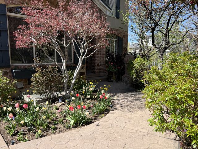 1095 E MARIWOOD CIR, North Salt Lake, UT 84054