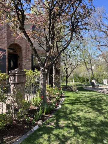 1095 E MARIWOOD CIR, North Salt Lake, UT 84054