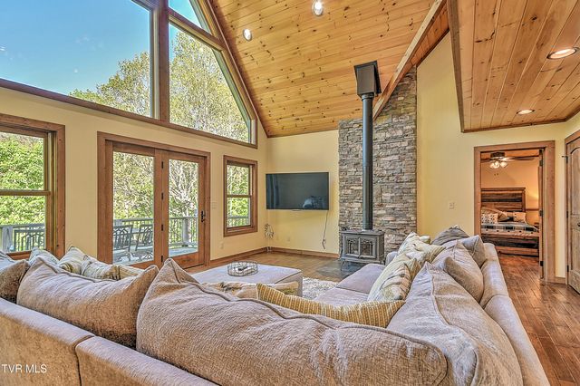 410 Eagle Ridge Road, Roan Mountain, TN 37687