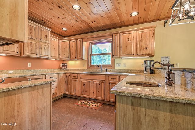 410 Eagle Ridge Road, Roan Mountain, TN 37687