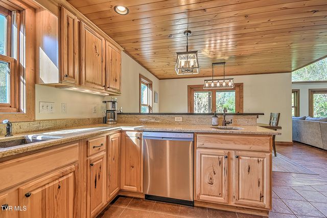 410 Eagle Ridge Road, Roan Mountain, TN 37687