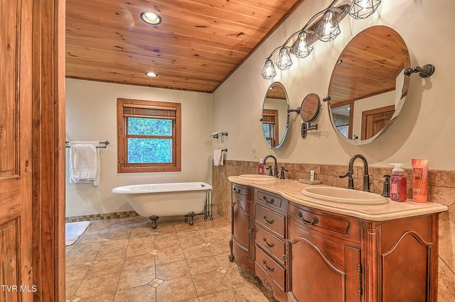 410 Eagle Ridge Road, Roan Mountain, TN 37687