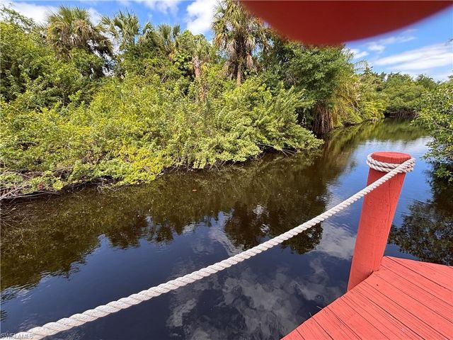 1933 FLAMINGO DR, North Fort Myers, FL 33991