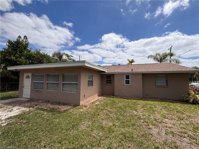 1933 FLAMINGO DR, North Fort Myers, FL 33991