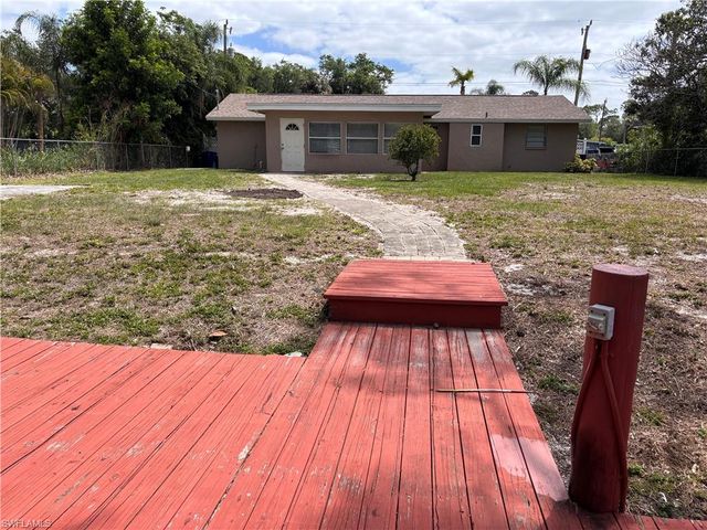 1933 FLAMINGO DR, North Fort Myers, FL 33991