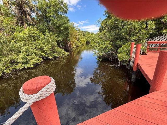 1933 FLAMINGO DR, North Fort Myers, FL 33991