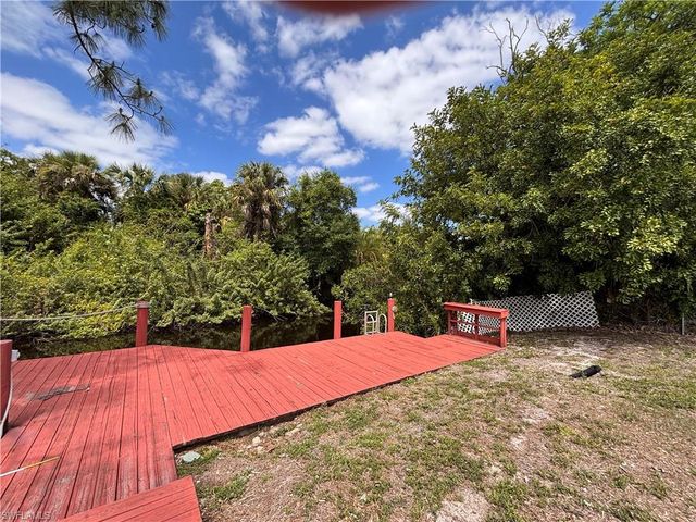 1933 FLAMINGO DR, North Fort Myers, FL 33991