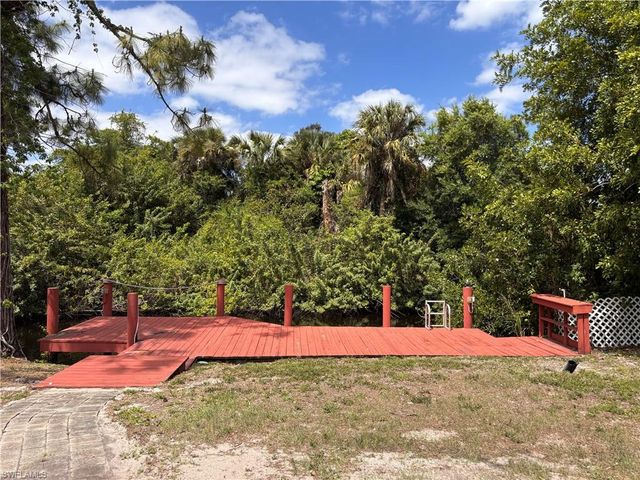 1933 FLAMINGO DR, North Fort Myers, FL 33991