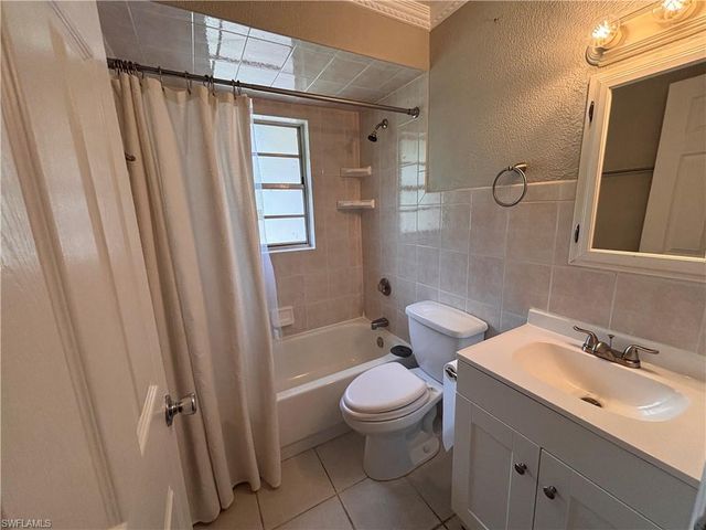 1933 FLAMINGO DR, North Fort Myers, FL 33991