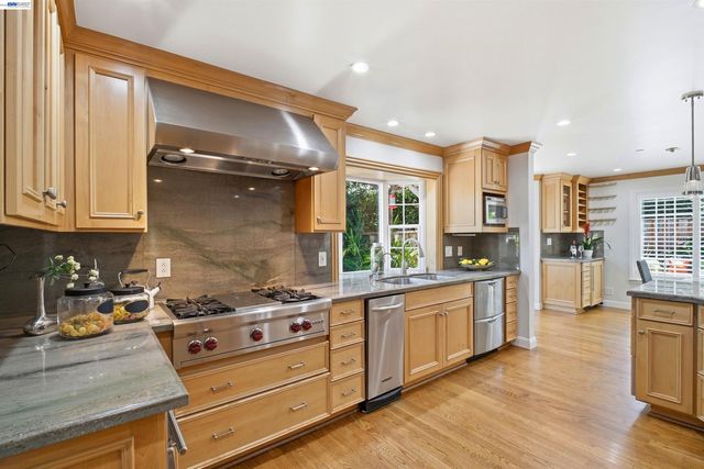 32760 Orick St, Union City, CA 94587