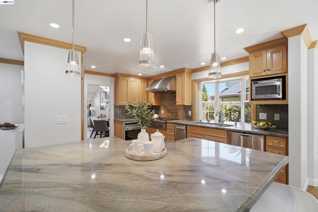 32760 Orick St, Union City, CA 94587