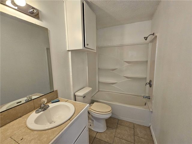 160 N 13th St, Aransas Pass, TX 78336