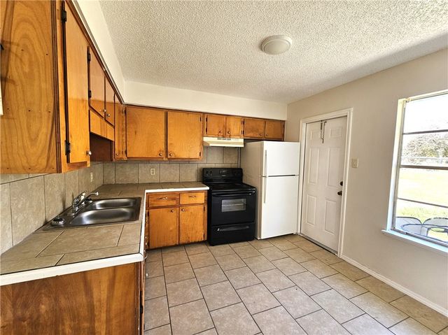 160 N 13th St, Aransas Pass, TX 78336