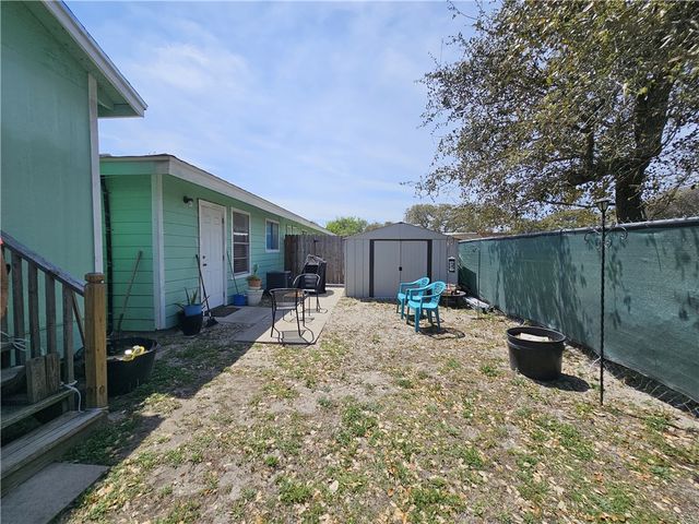 160 N 13th St, Aransas Pass, TX 78336