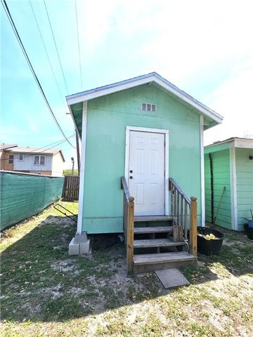 160 N 13th St, Aransas Pass, TX 78336
