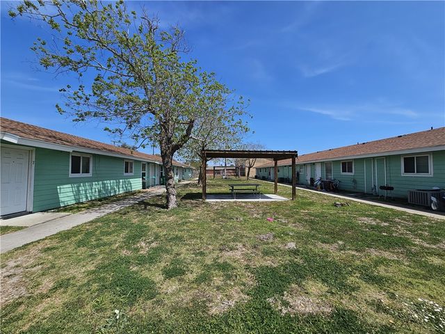 160 N 13th St, Aransas Pass, TX 78336