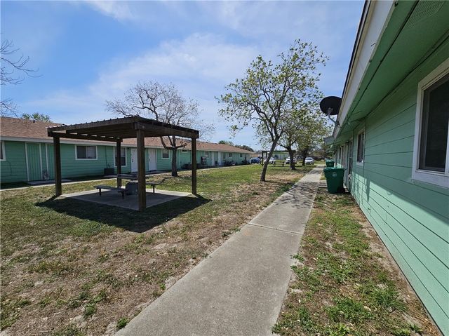 160 N 13th St, Aransas Pass, TX 78336
