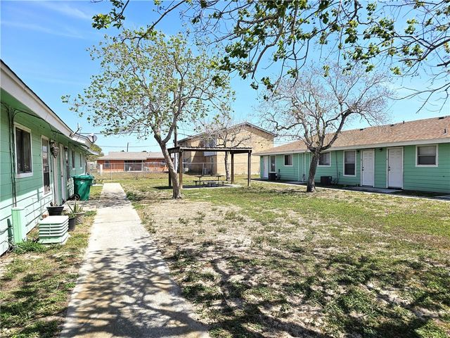160 N 13th St, Aransas Pass, TX 78336