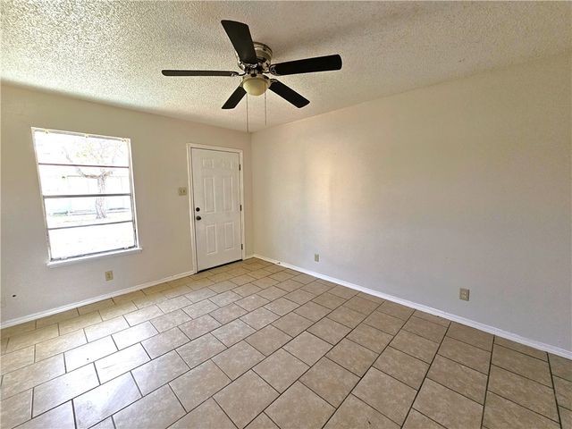 160 N 13th St, Aransas Pass, TX 78336