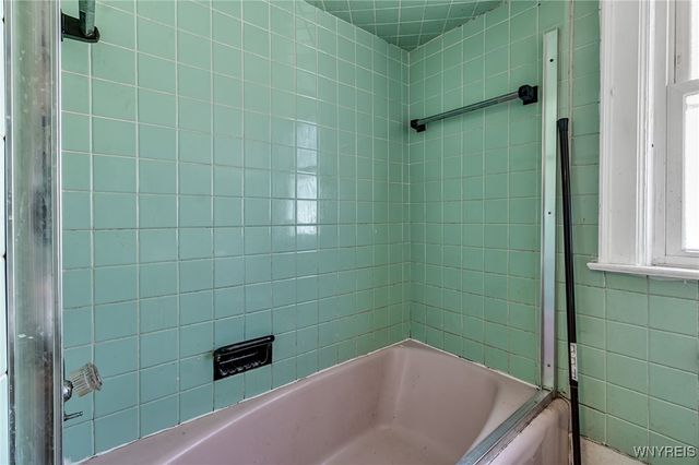 4006 Deveaux Street, Niagara Falls, NY 14305