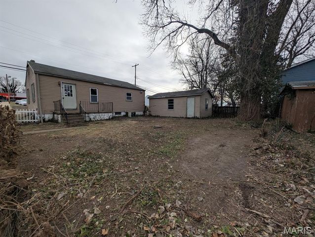 18 W Garfield Street, Belleville, IL 62220