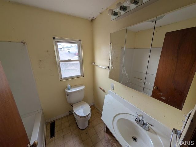 18 W Garfield Street, Belleville, IL 62220