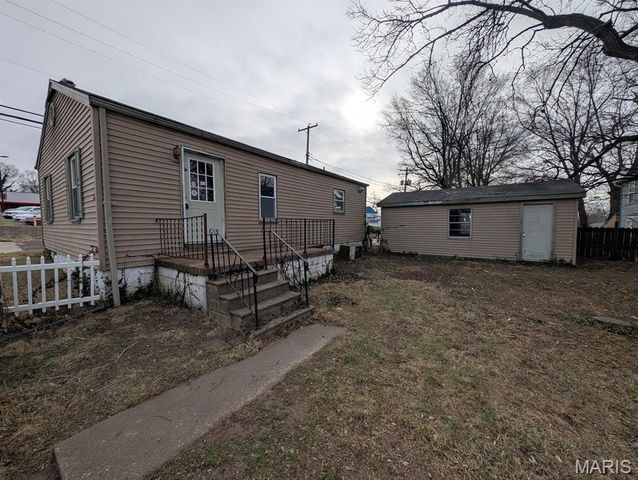 18 W Garfield Street, Belleville, IL 62220