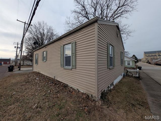 18 W Garfield Street, Belleville, IL 62220