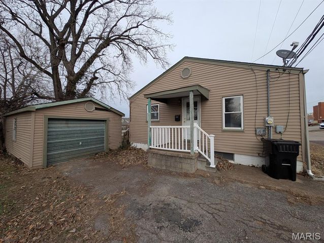 18 W Garfield Street, Belleville, IL 62220