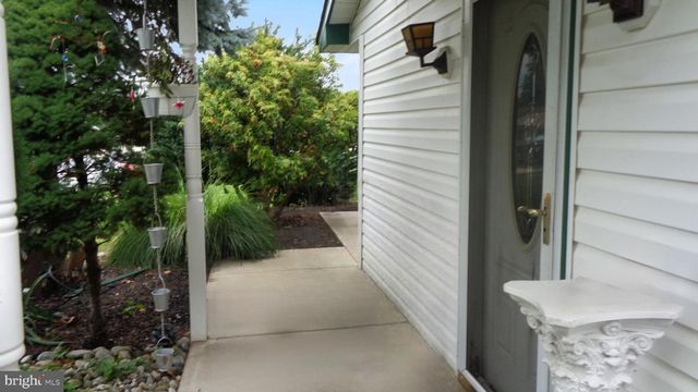 32 VALLEY, Levittown, PA 19057