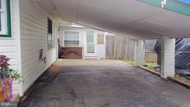 32 VALLEY, Levittown, PA 19057