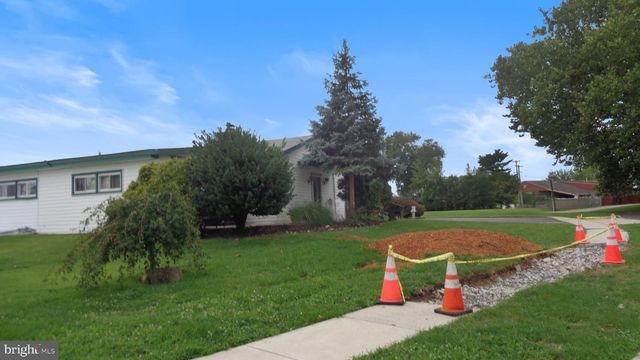 32 VALLEY, Levittown, PA 19057