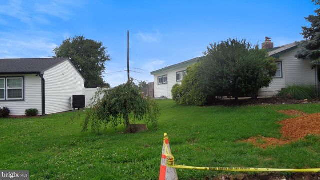 32 VALLEY, Levittown, PA 19057