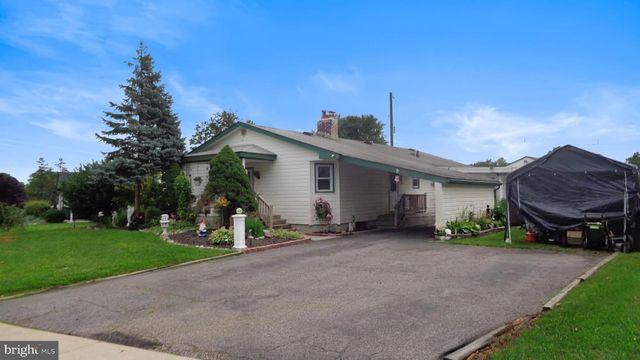 32 VALLEY, Levittown, PA 19057