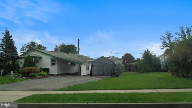 32 VALLEY, Levittown, PA 19057
